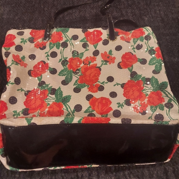 Betsey Johnson Handbags - NWOT Betsey Johnson Large Sequined Tote Bag